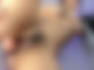 Live cam show with emma-white001 - Bikini on CamClone