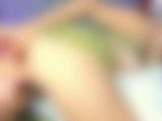emma-white001's Live Sex Cam Show