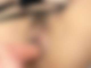 emma-white001's Live Sex Cam Show