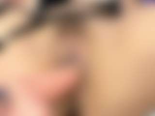 emma-white001's Live Sex Cam Show
