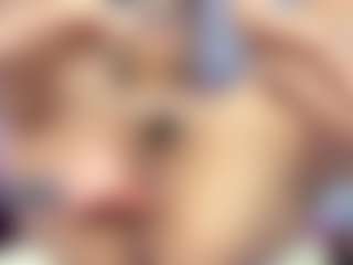 emma-white001's Live Sex Cam Show