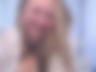 Live cam show with SallyVerda - Living Room on CamSodaAdn