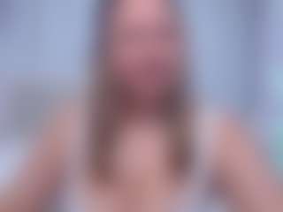 Live cam show with SallyVerda - Living Room on Latina Girls
