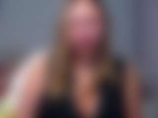 Live cam show with SallyVerda - Living Room on intimatelivegirls.com