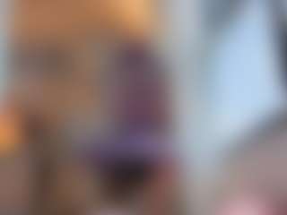 Live cam show with iara-smith1 - Oil on Latina Girls