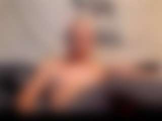 Live cam show with ShadowV5551 - Living Room on Mixed Magazine Live