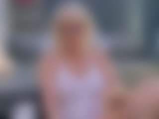 Fit Cougar's Live Sex Cam Show