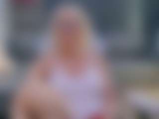 Live cam show with Fit Cougar - Mature on iamadamtest123.com