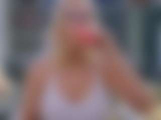 Fit Cougar's Live Sex Cam Show