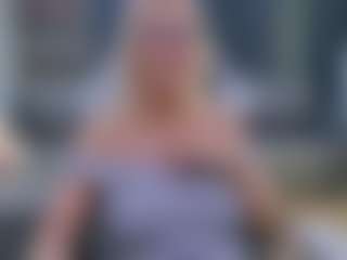 Live cam show with Fit Cougar - Blonde Hair on UwU Esports