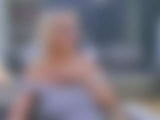 Fit Cougar MILF webcam performer live streaming
