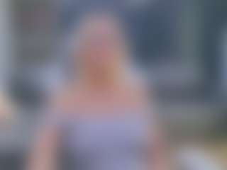 Fit Cougar MILF webcam performer live streaming