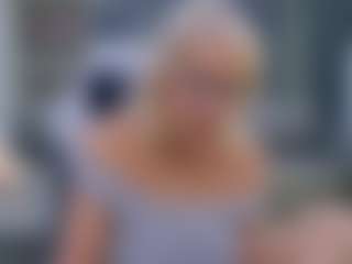 Live cam show with Fit Cougar - Blonde Hair on Instabang