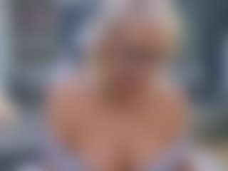 Fit Cougar's Live Sex Cam Show