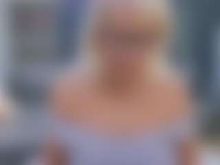Live cam show with Fit Cougar - Drinking on Stripli.com