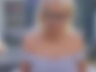 Live cam show with Fit Cougar - Blue Eyes on fapnchat
