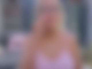 Fit Cougar's Live Sex Cam Show