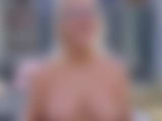 Fit Cougar's Live Sex Cam Show