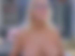 Fit Cougar's Live Sex Cam Show