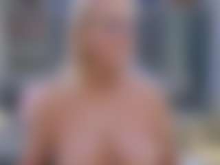 Fit Cougar's Live Sex Cam Show