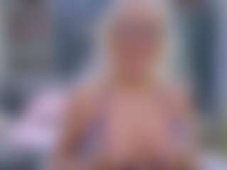 Fit Cougar's Live Sex Cam Show
