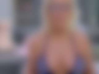 Fit Cougar's Live Sex Cam Show