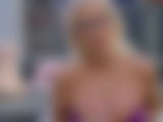 Fit Cougar's Live Sex Cam Show