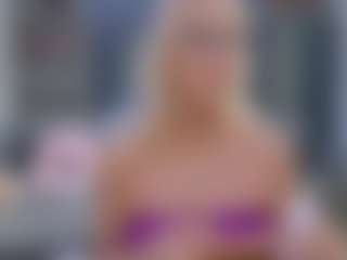 Fit Cougar's Live Sex Cam Show