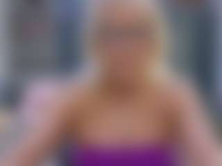 Fit Cougar's Live Sex Cam Show