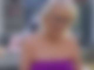 Fit Cougar's Live Sex Cam Show