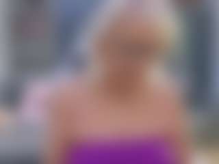 Fit Cougar's Live Sex Cam Show