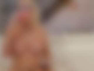Fit Cougar's Live Sex Cam Show