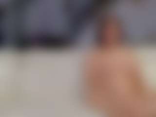 Fit Cougar's Live Sex Cam Show