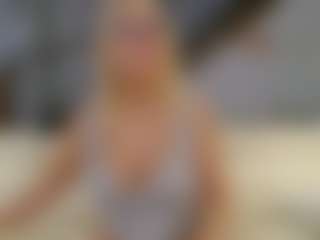 Fit Cougar's Live Sex Cam Show