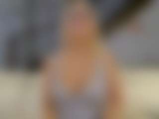 Fit Cougar's Live Sex Cam Show