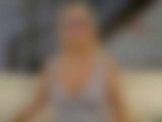 Fit Cougar's Live Sex Cam Show