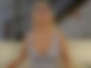 Fit Cougar's Live Sex Cam Show
