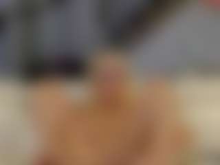 Fit Cougar's Live Sex Cam Show