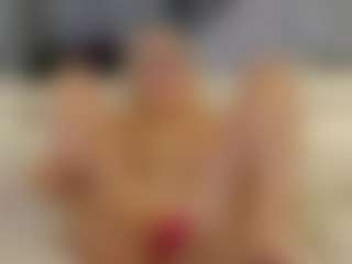 Fit Cougar's Live Sex Cam Show