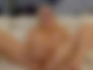 Fit Cougar's Live Sex Cam Show