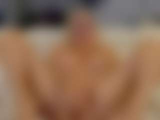 Fit Cougar's Live Sex Cam Show