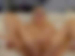 Fit Cougar's Live Sex Cam Show