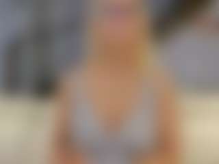 Fit Cougar's Live Sex Cam Show