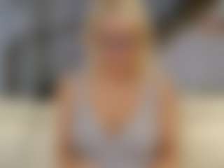 Fit Cougar's Live Sex Cam Show