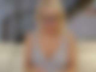 Fit Cougar's Live Sex Cam Show