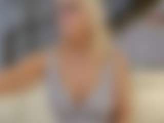 Fit Cougar's Live Sex Cam Show