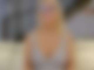 Fit Cougar's Live Sex Cam Show