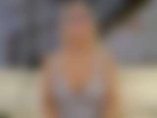Fit Cougar's Live Sex Cam Show