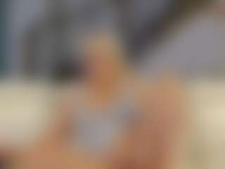 Fit Cougar's Live Sex Cam Show