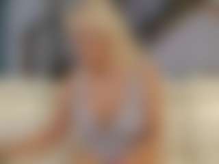 Fit Cougar's Live Sex Cam Show